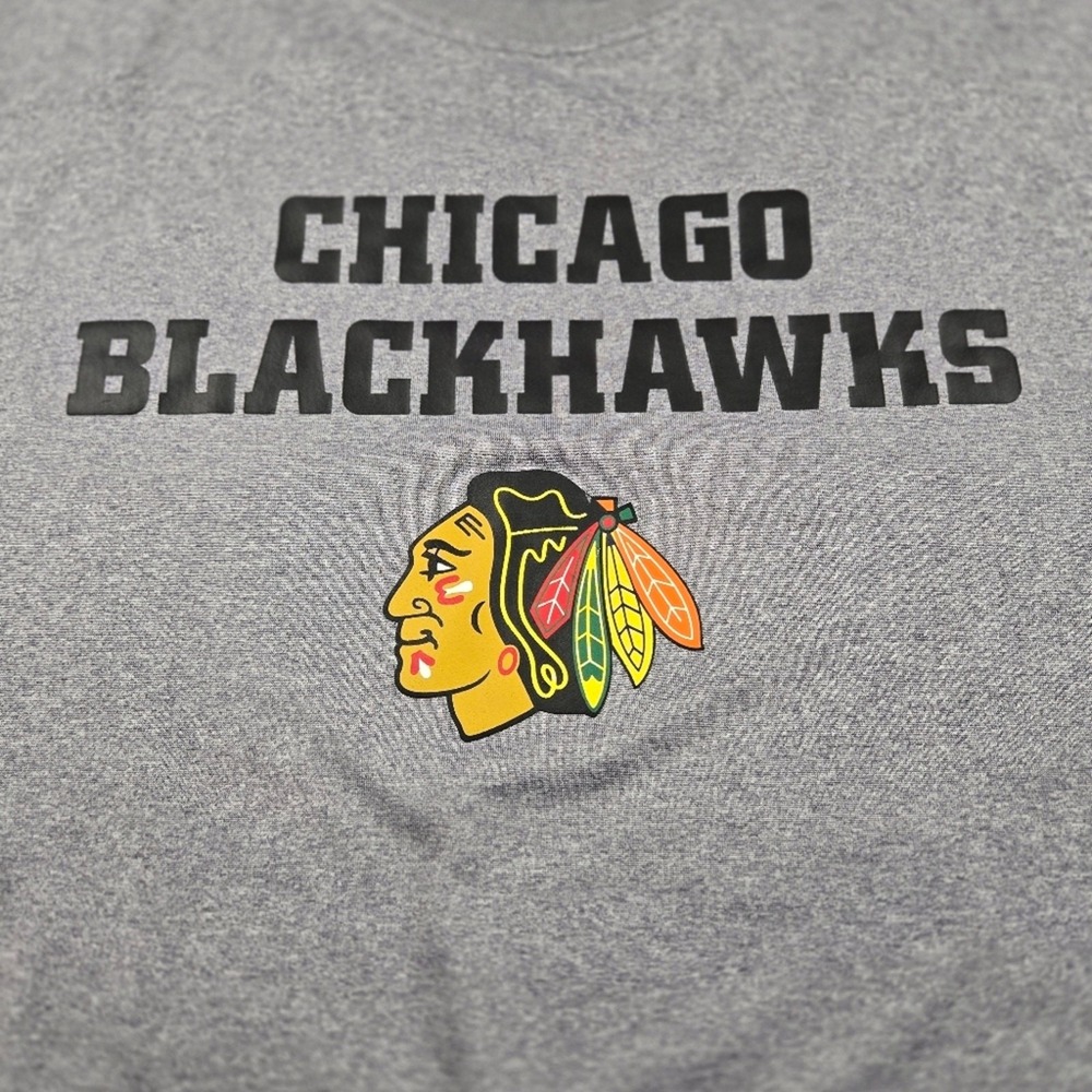 Chicago Blackhawks Gray and Red T-Shirt Size XL #147